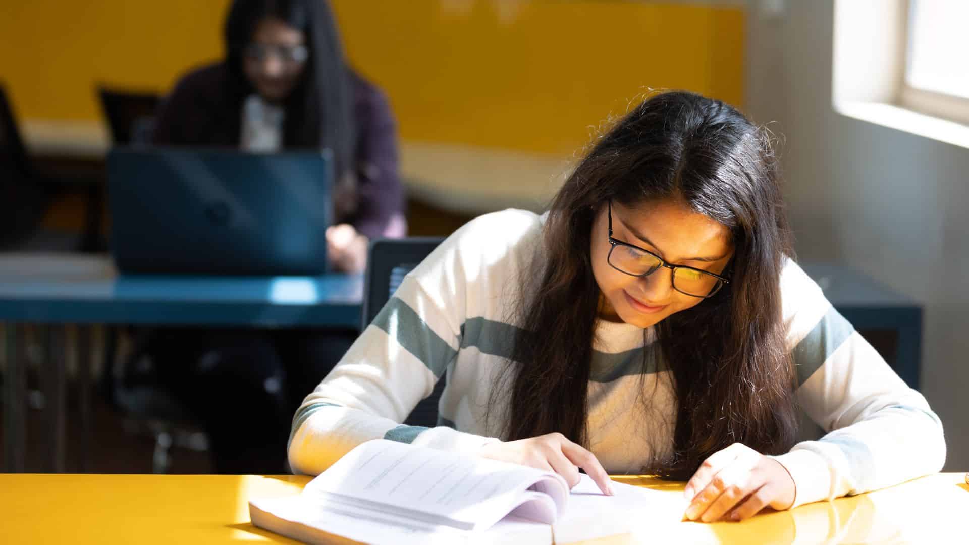 Where to Study a Diploma Course in Sariya for Hands-On Training?
